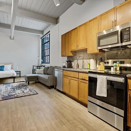 Brooklyn Style Studio Loft Minutes From Firstenergy Stadium 210 クリーブランド エクステリア 写真